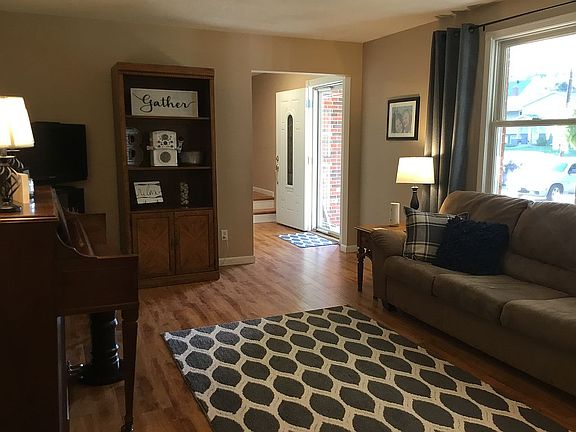 3rd image of 659 Strawberry Ln