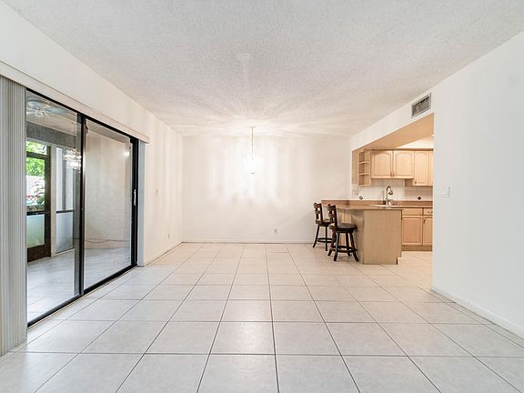 4th image of 18 Seville Cir #2-53