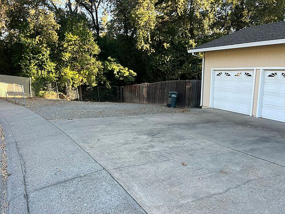 2nd image of 8220 Foxfire Dr