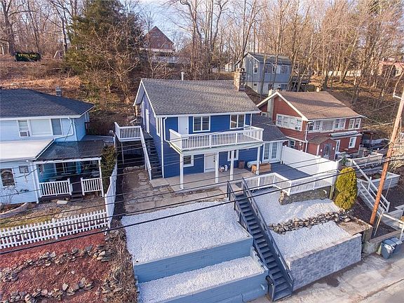 2nd image of 576 Lakes Rd