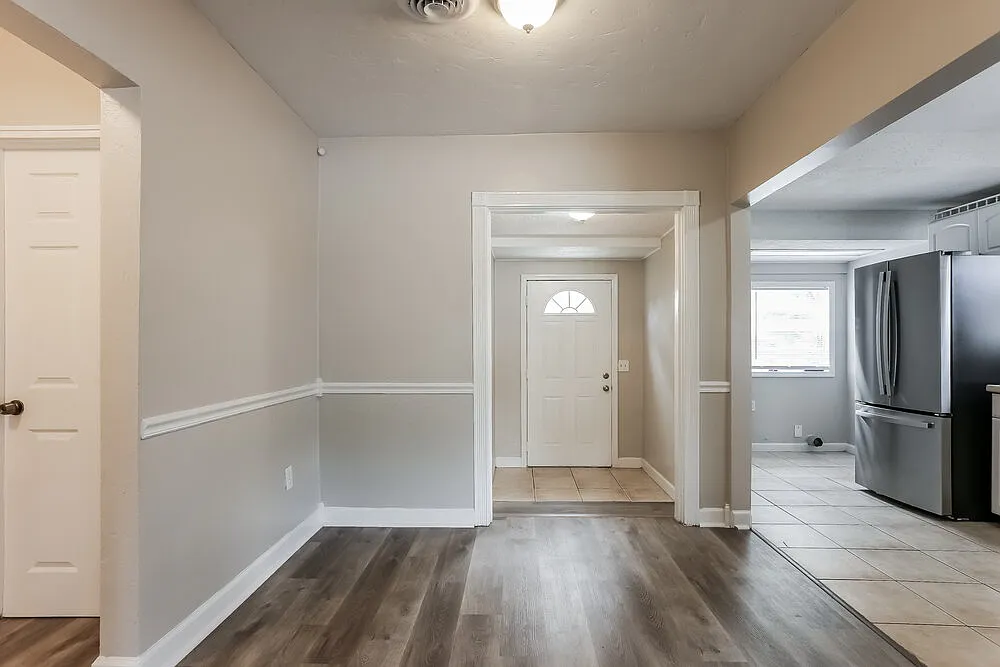 2 bed, 1.0 bath, 940 sqft, $2,230 — Photo 3