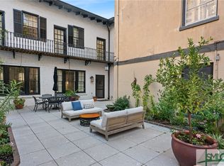 110 E Harris St, Savannah, GA 31401