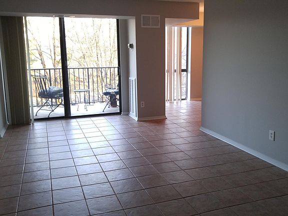 5th image of 2311 Pimmit Dr