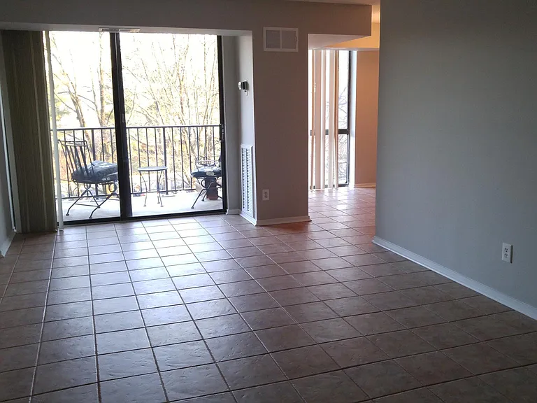 2311 Pimmit Dr — Photo 5