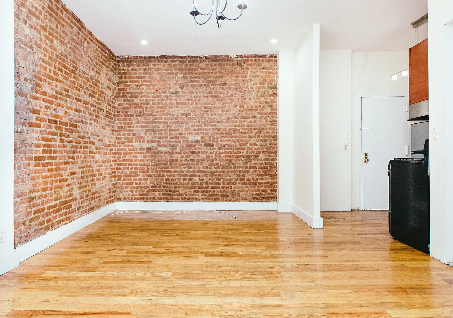 206 Scholes Street — Photo 4