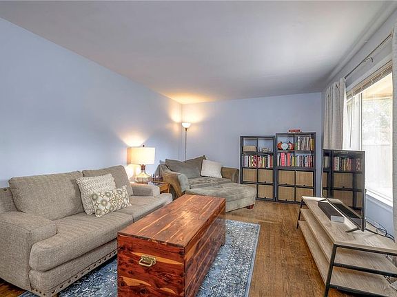 2nd image of 10714 Sharon Ln