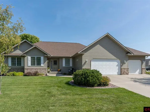 2346 Abbywood Ln, North Mankato, MN 56003