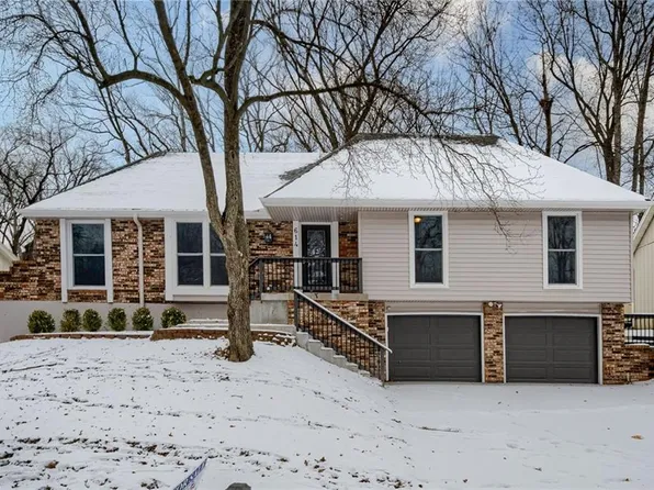 614 Lancelot Dr, Liberty, MO 64068