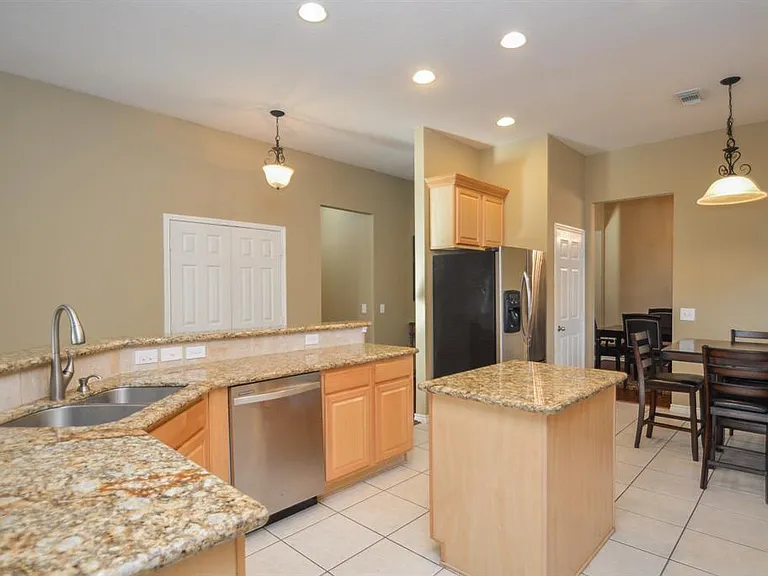 4914 Surrey Park Cir — Photo 16