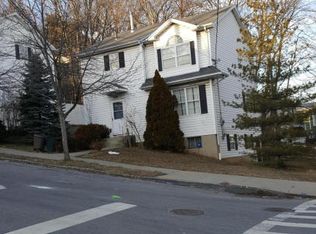 5 Cunard Pl, Staten Island, NY 10304