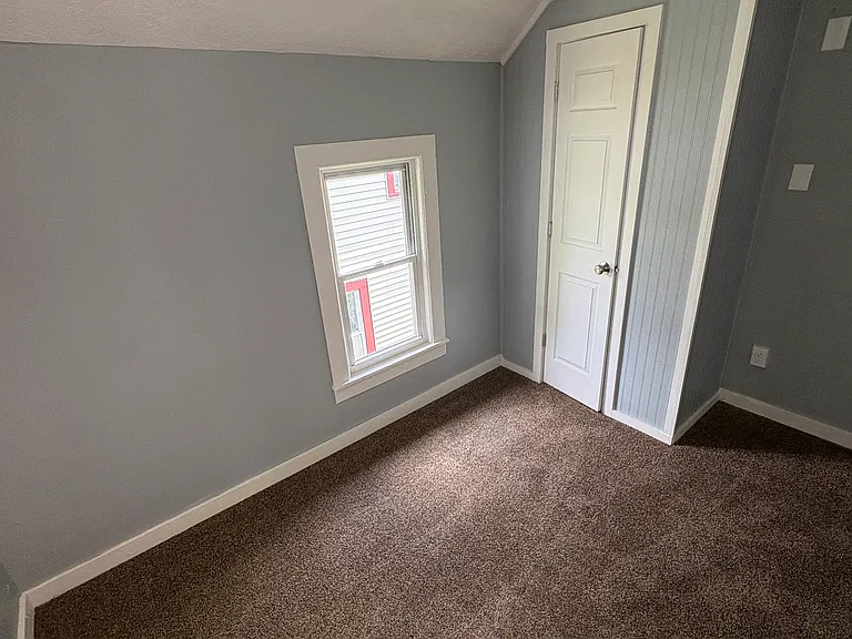 108 E Walnut St — Photo 8