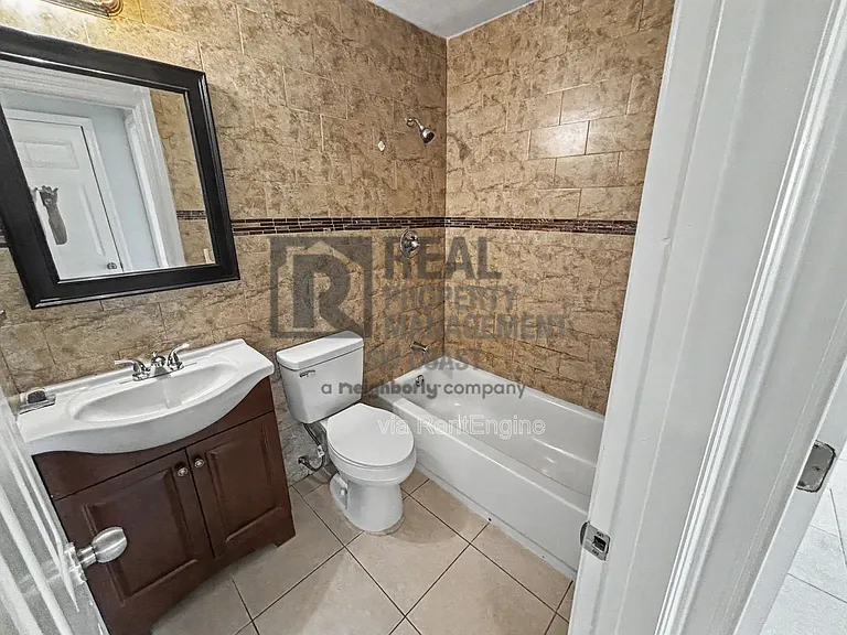 843 SW 16th Ter — Photo 10
