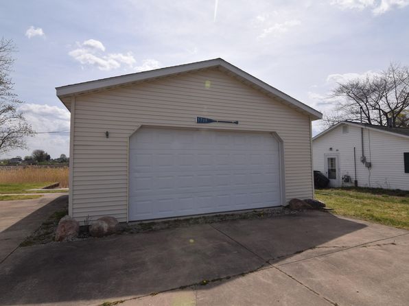 5713 Island Dr, Beaverton, MI 48612