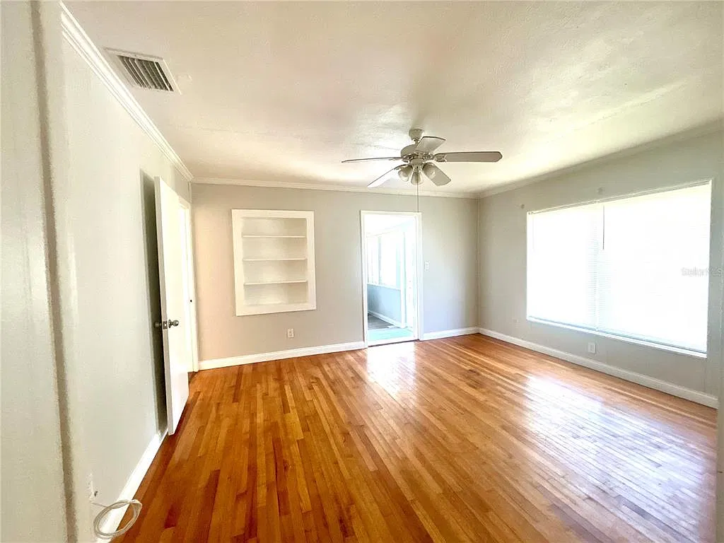3 bed, 1.0 bath, 994 sqft, $1,750 — Photo 4