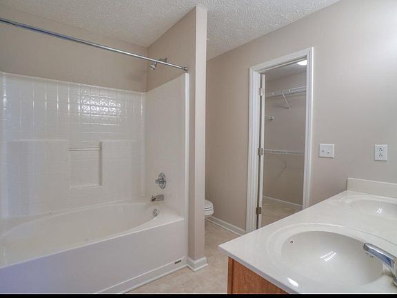 4th image of 1812 Saint Andrews Dr