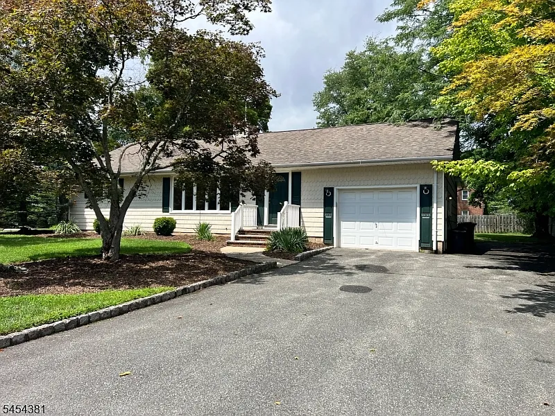 3 bed, 2.5 bath, 1232 sqft, $3,600 — Photo 2