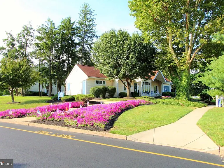 5 Michele Ct — Photo 12