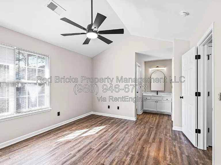 10212 University Park Ln — Photo 17