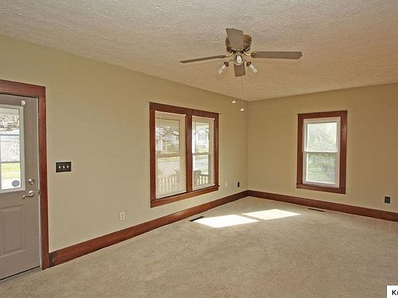5th image of 104 E Pleasant St