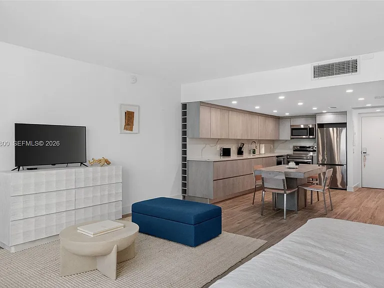 2301 Collins Ave #943 — Photo 8