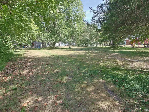 432 N Seba St, Hurst, IL 62949