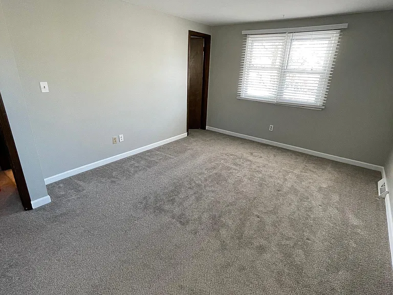 40 W Summerset Ln — Photo 6