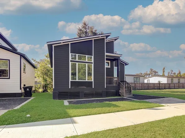 2614 Noble St, Houston, TX 77026