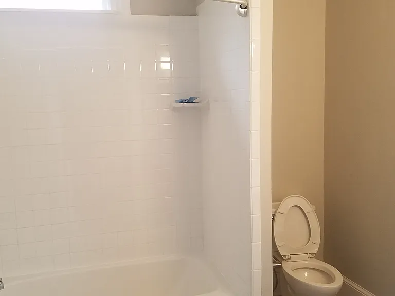 422 Pembroke Ave #4 — Photo 10