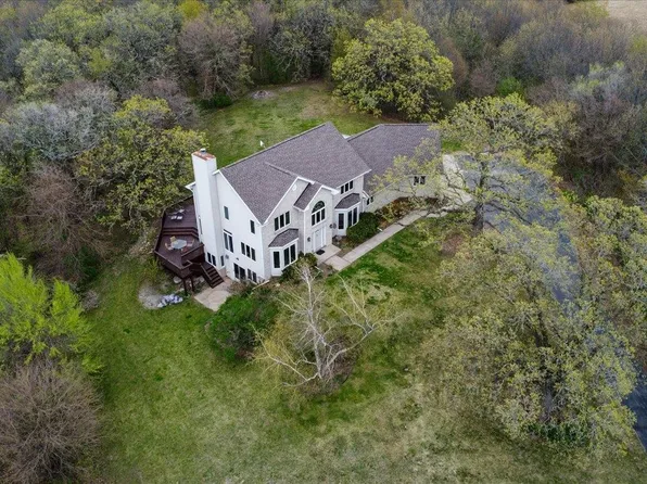 2100 Koshkonong Rd, Cottage Grove, WI 53527