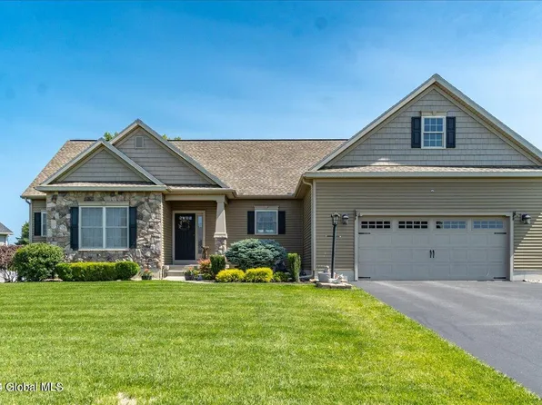 16 Julia Circle, Mechanicville, NY 12118