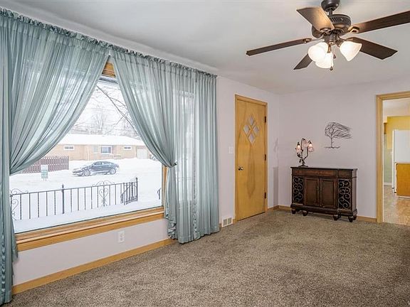 4th image of 103 Willowdale Dr