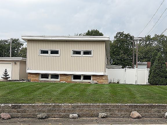 1st image of 1109 S Westlawn Ave