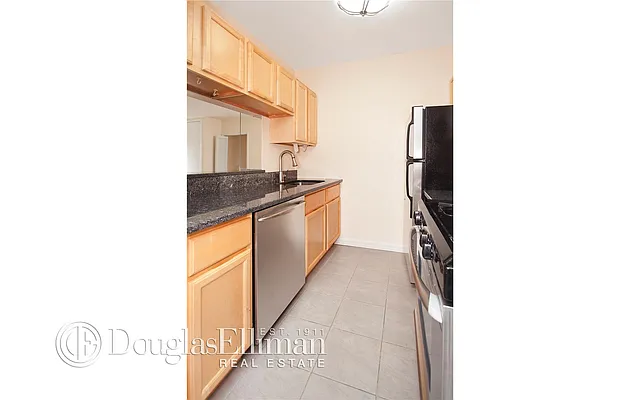 Rented by Douglas Elliman | media 6