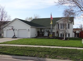 4229 41st Ave S, Fargo, ND 58104