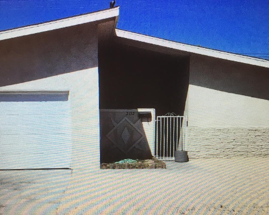 1st image of 2132 Valley Dr