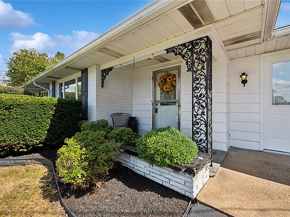 3rd image of 126 Park Dr