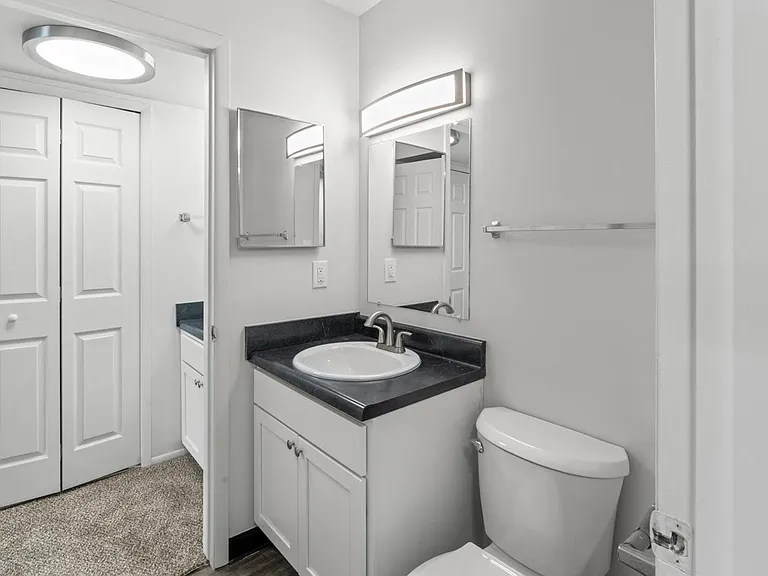 2 BR 1 ¼ Ba Photos