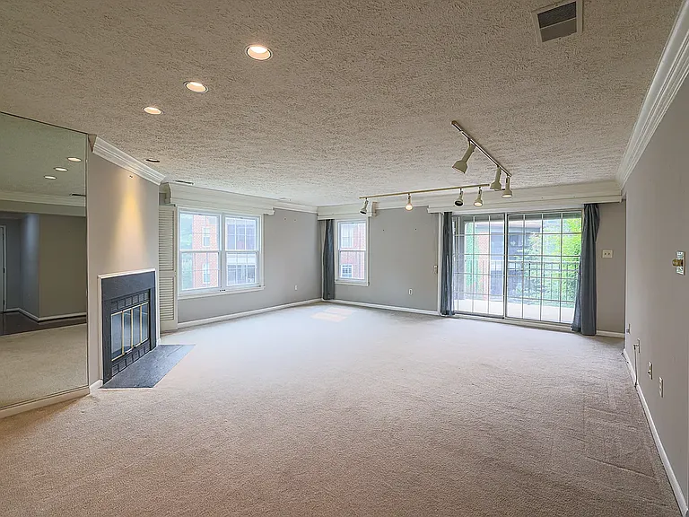 7 Pipe Hill Ct #B — Photo 3