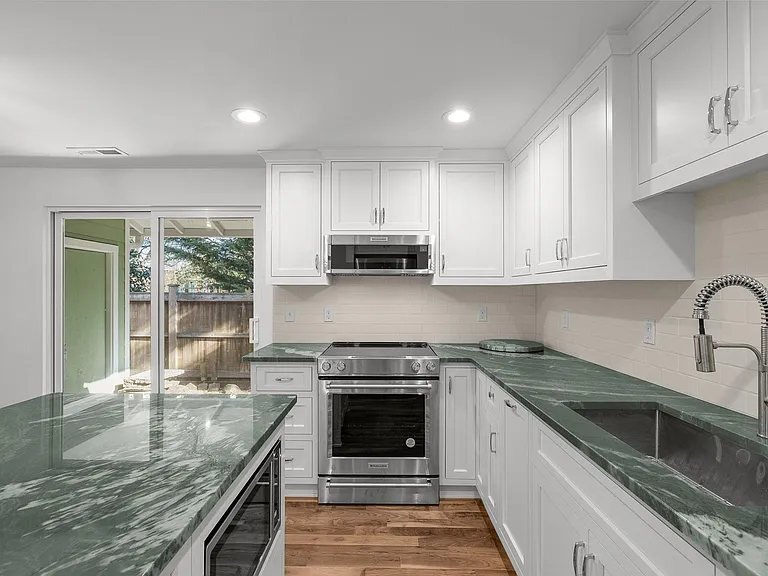2936 SE Clay St — Photo 4