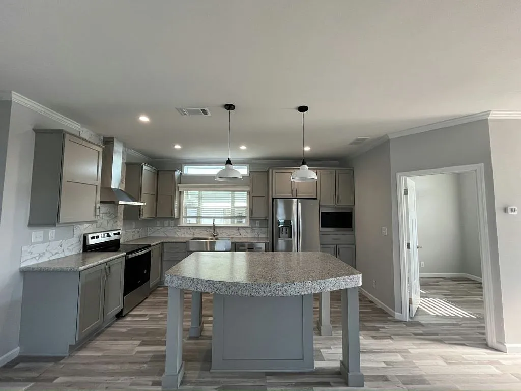3 bed, 2.0 bath, 1408 sqft, $1,399 — Photo 4