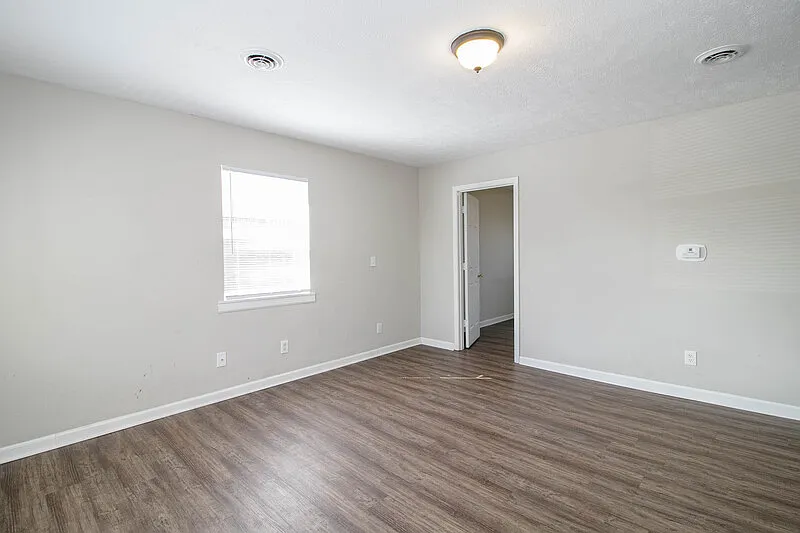 Thompsonville Apts. — Photo 2
