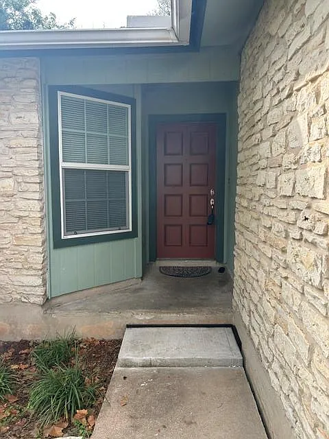 3 bed, 2.0 bath, 1144 sqft, $1,700 — Photo 2