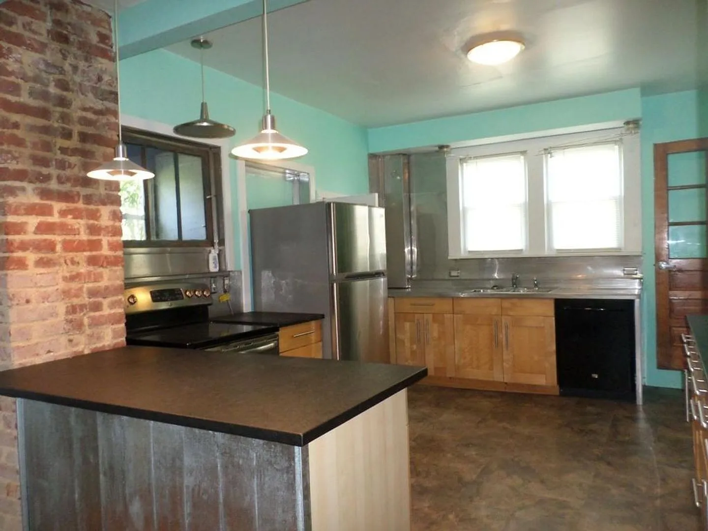 3 Bedroom 1.5 Bath House — Photo 4