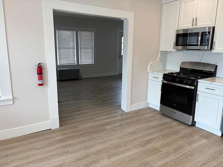276 Main St — Photo 3