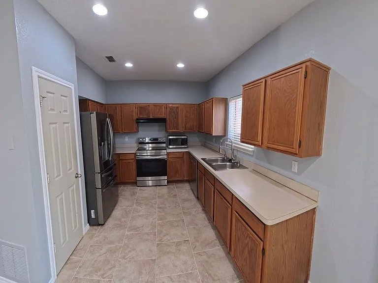 1209 Montclair Dr — Photo 10