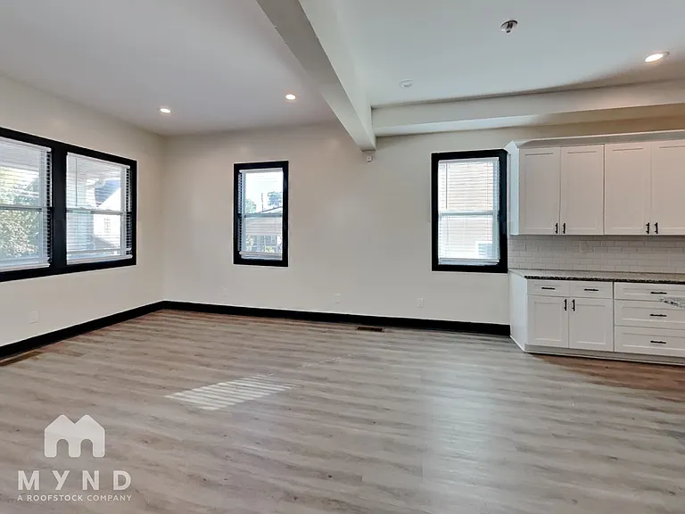 631 Windsor St SW — Photo 7