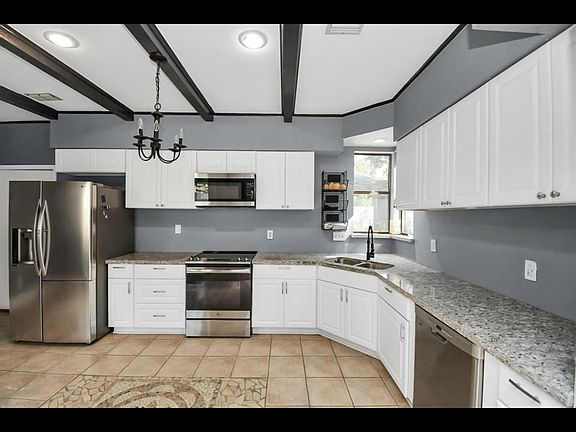4th image of 3206 Sunny Knoll Ct