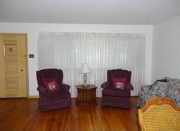 5th image of 835 Borgia Ln
