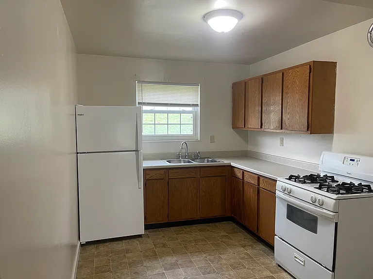 Colonial Estates — Photo 30