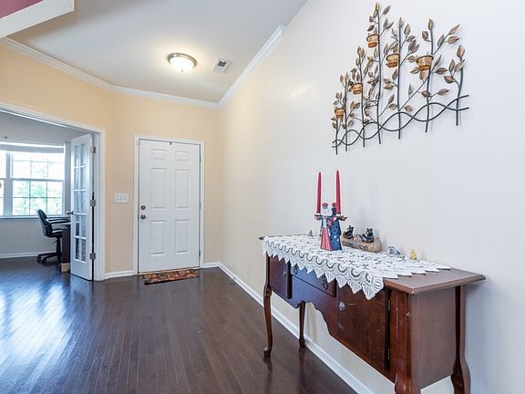 5th image of 2045 Newport Dr